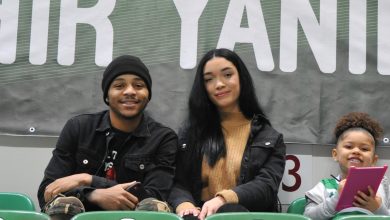 Photo of Marlain Guy Veal ve eşi Bursaspor maçında