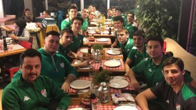 Photo of Bursasporlu gençler yemekte bıuluştu
