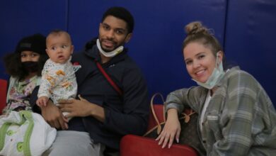 Photo of Allerik Freeman ve ailesi maçta