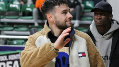 Photo of Bursasporlu futbolculardan basketbol takımına destek