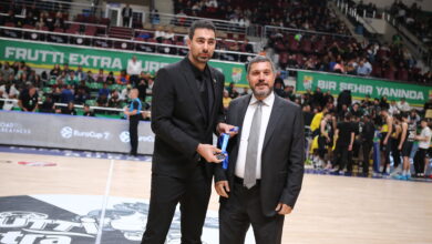 Photo of Hakan Dinçtürk’ten Nedim Yücel’e madalya jesti